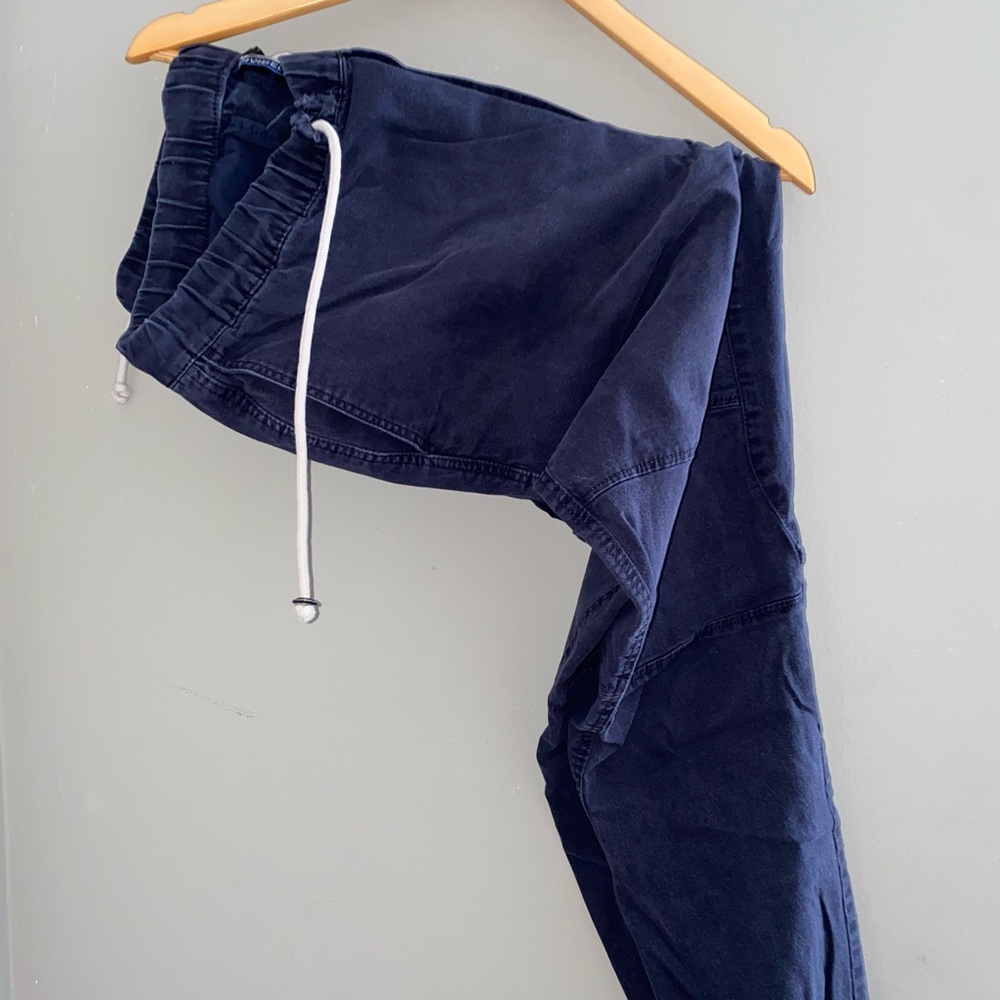 1 of 4 colors of H&M DIVIDED joggers. Minor flaw at string.